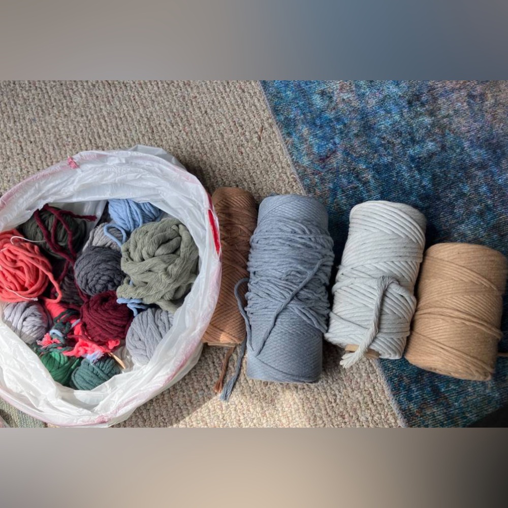 Bundle of macrame cords and yarns